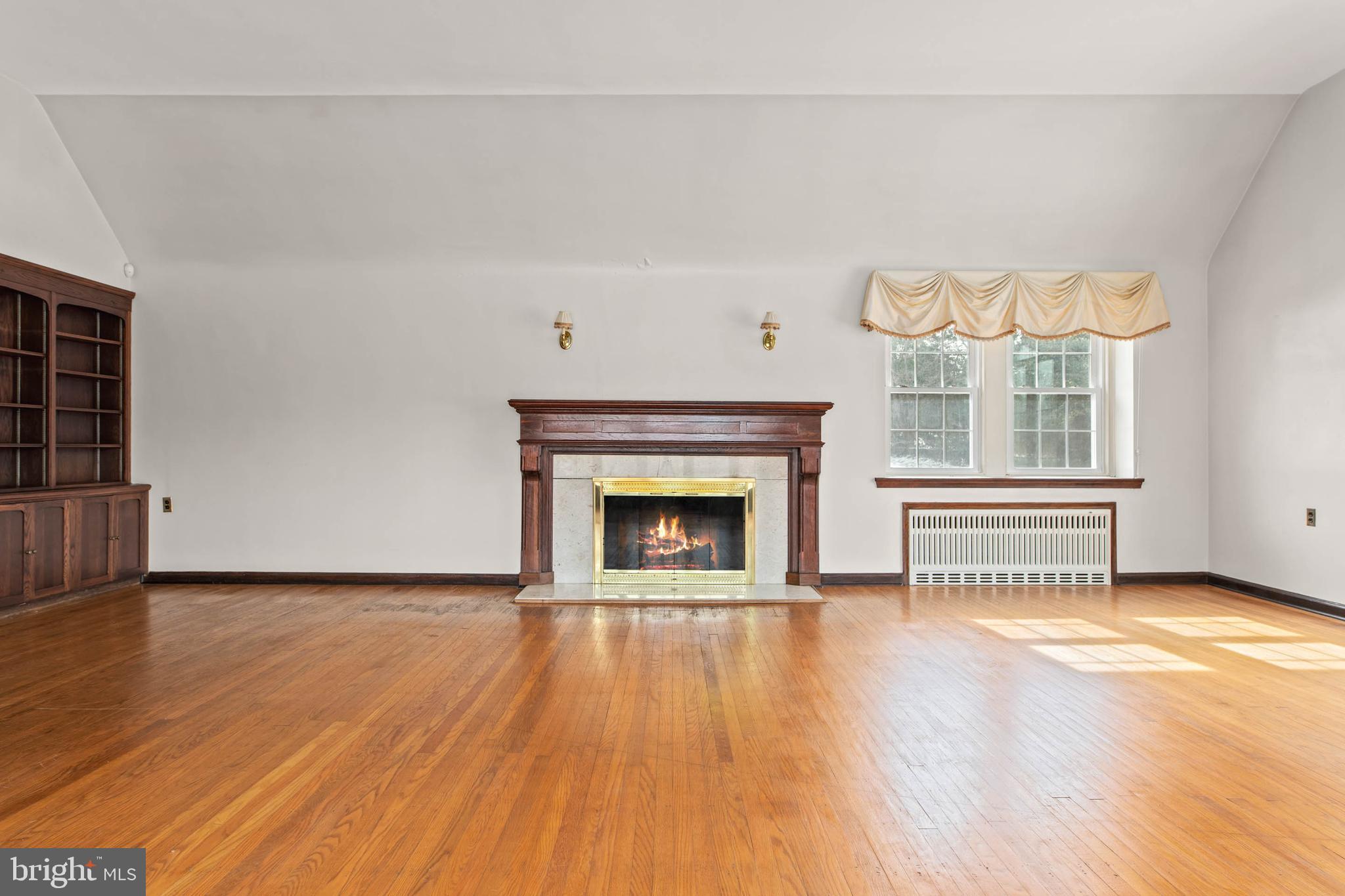 1789 Old Welsh Road Huntingdon Valley, PA 19006 - Photo 7 of 39 Living Room FP