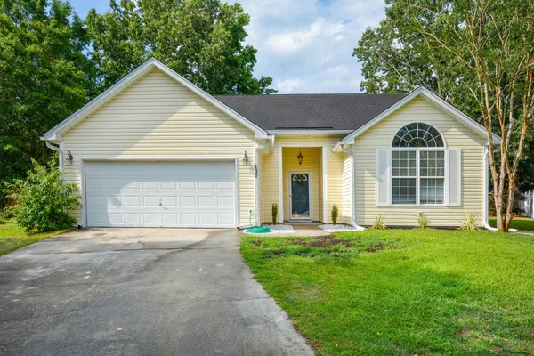 $2,160 | 107 Hialeah Court, Summerville, SC 29486