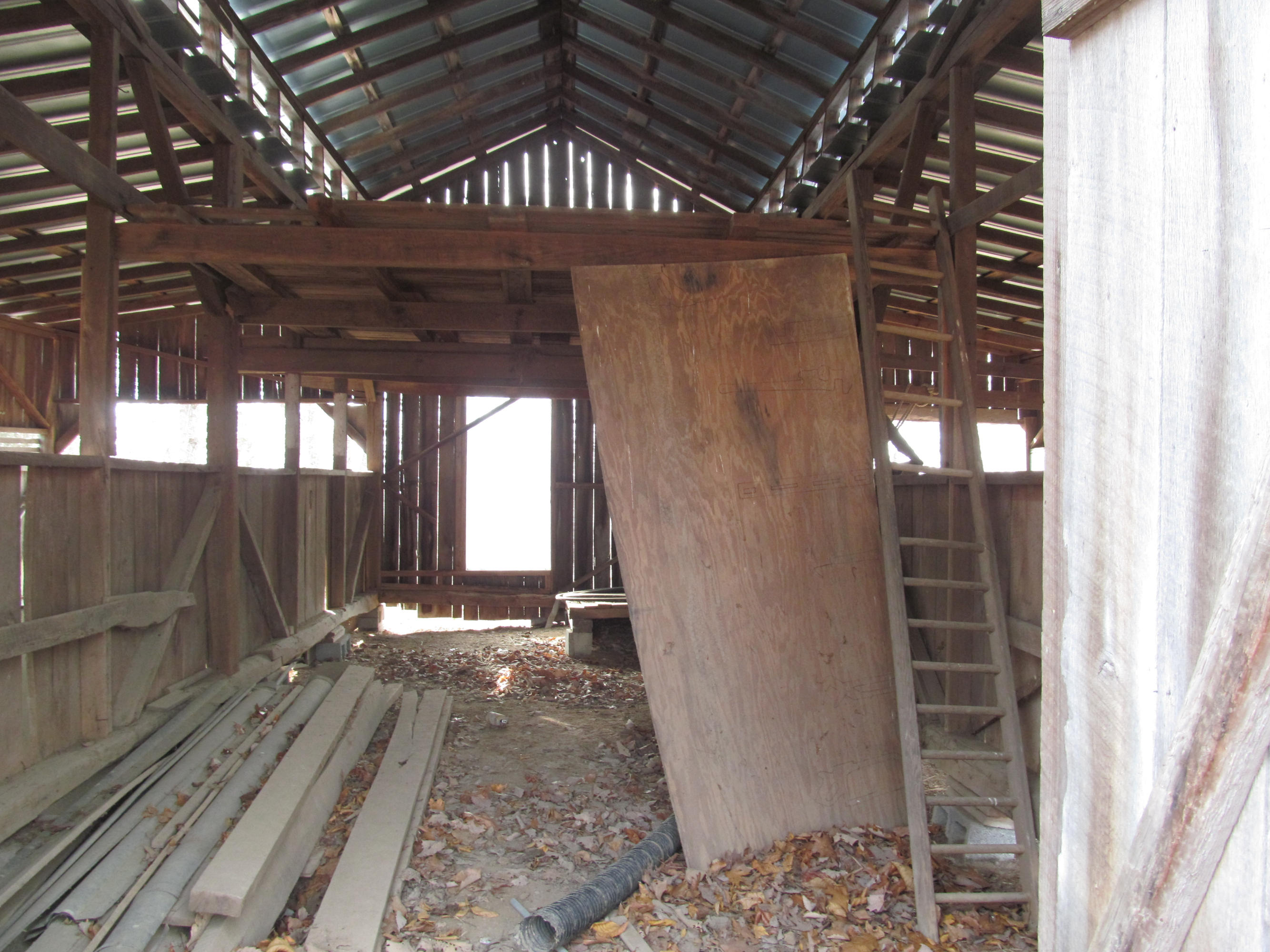 171 Robbins Road, Unit 171 Maynardville, TN 37807 - Photo 26 of 39 Center of Barn