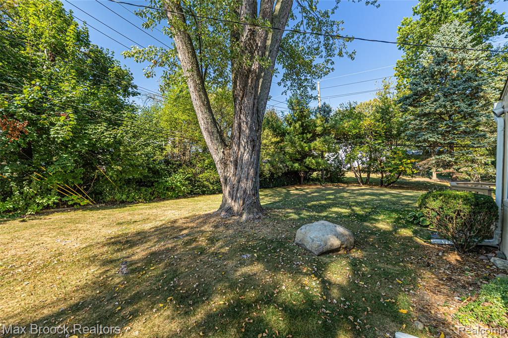 23751 Gill Road Farmington, MI 48335 - Photo 25 of 26