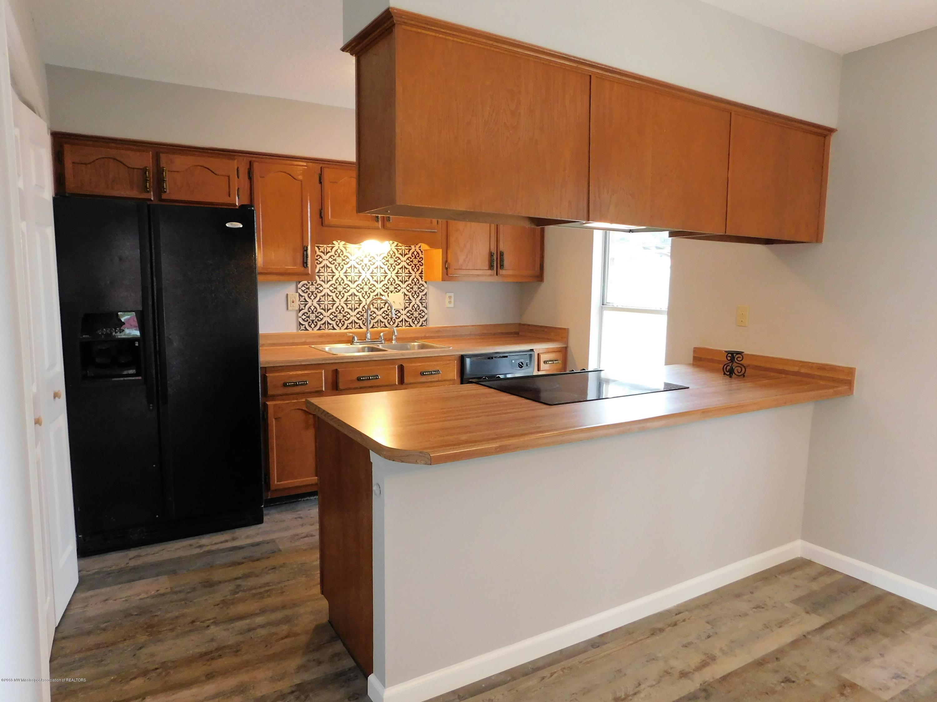 6425 Walnut Grove Road Horn Lake, MS 38637 - Photo 1 of 18 kitchen