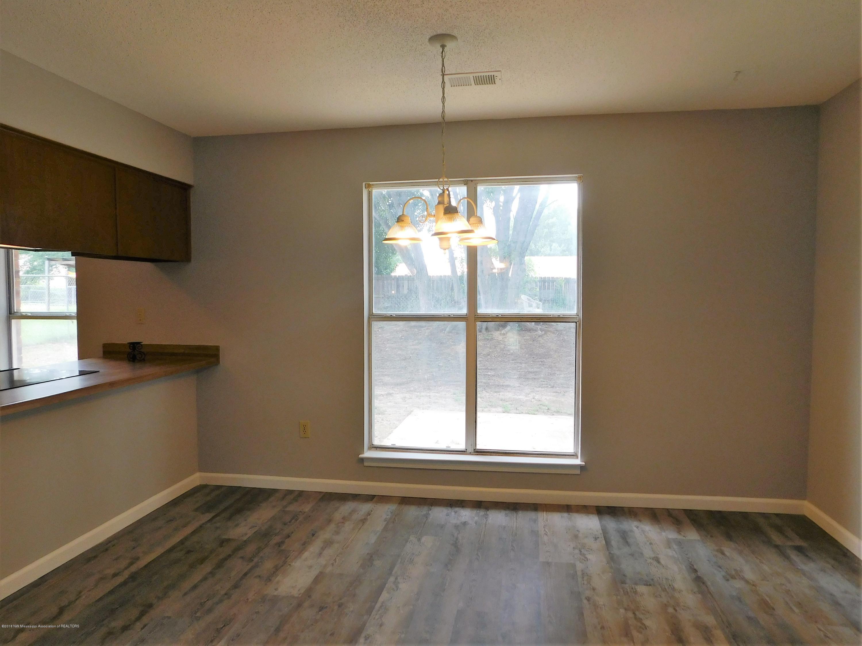 6425 Walnut Grove Road Horn Lake, MS 38637 - Photo 8 of 18 breakfast room