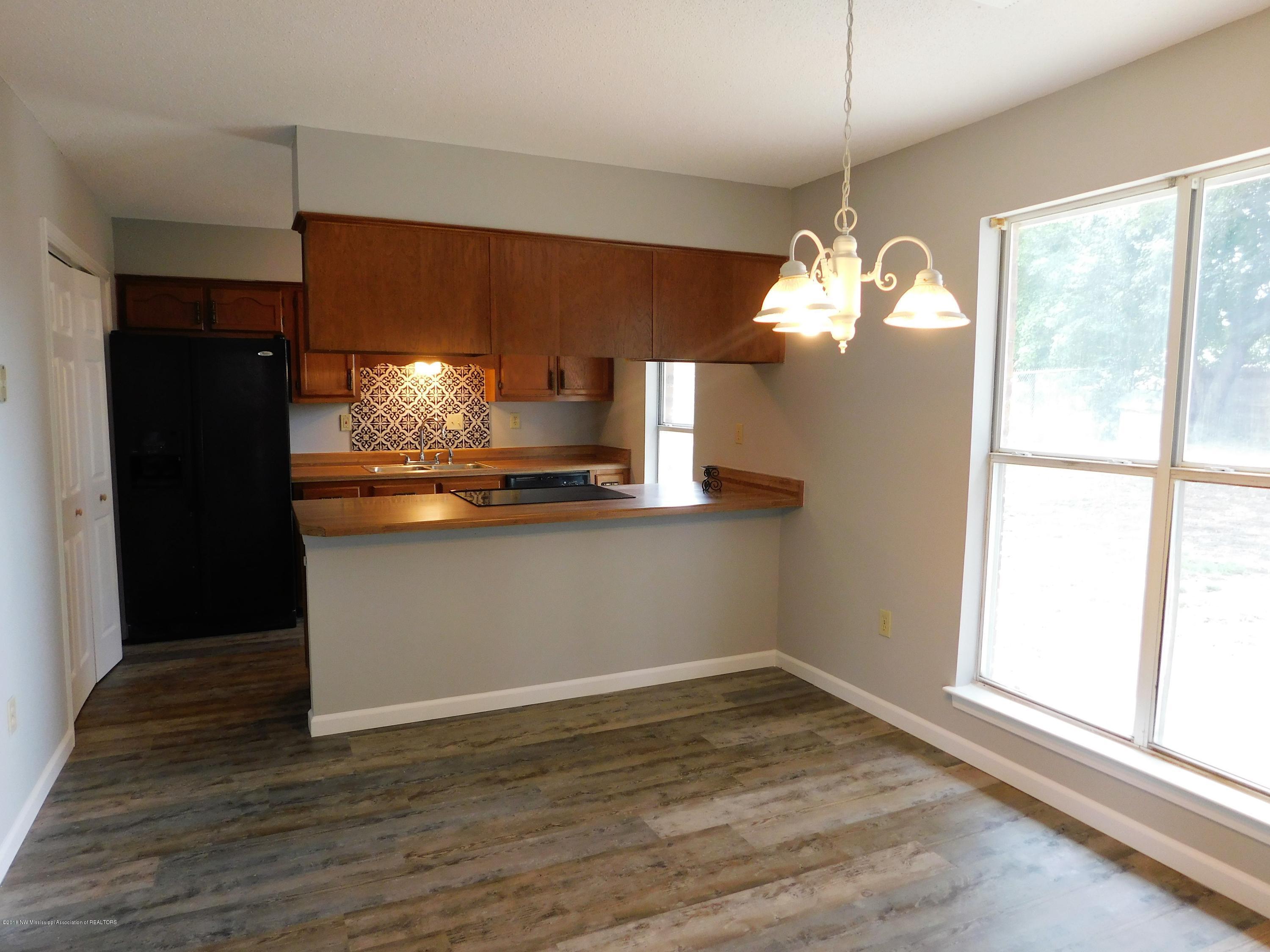 6425 Walnut Grove Road Horn Lake, MS 38637 - Photo 9 of 18 kitchen