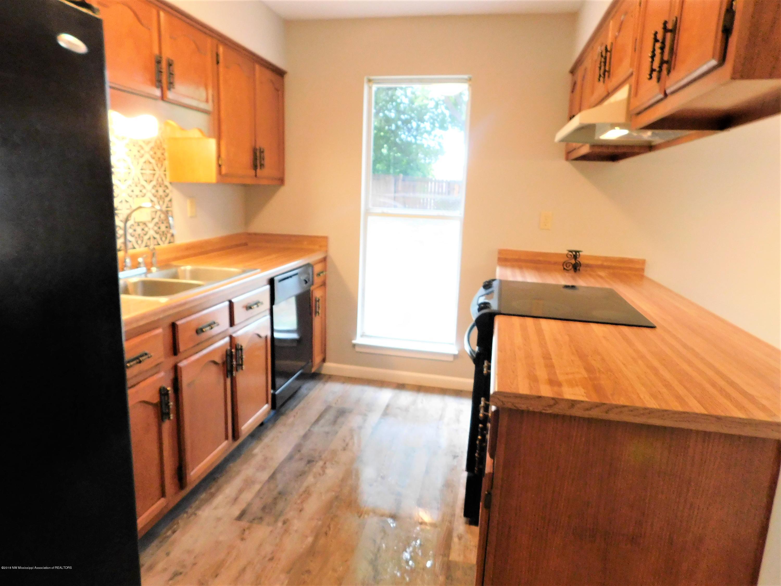 6425 Walnut Grove Road Horn Lake, MS 38637 - Photo 10 of 18 kitchen