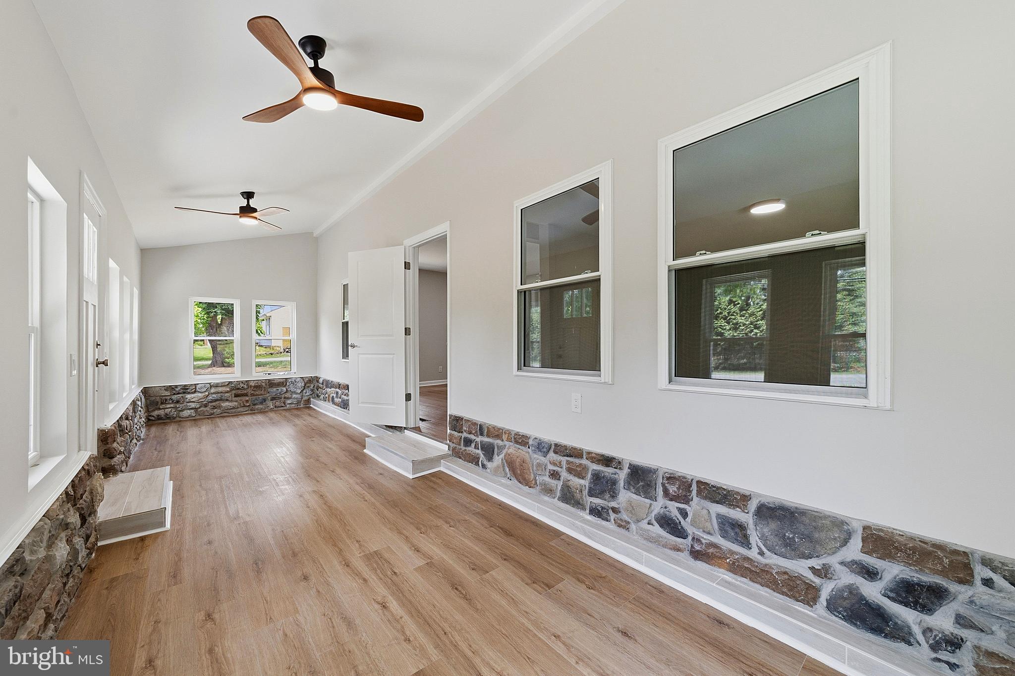 281 Friendship Road Cranbury, NJ 08512 - Photo 8 of 37