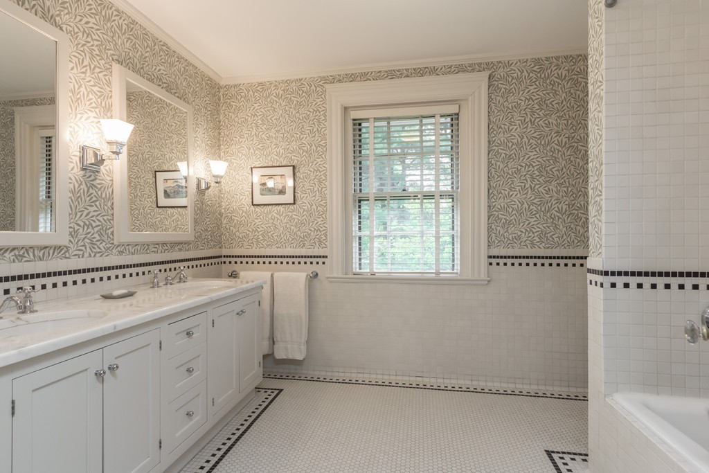 218 Beethoven Avenue Waban, MA 02468 - Photo 15 of 30