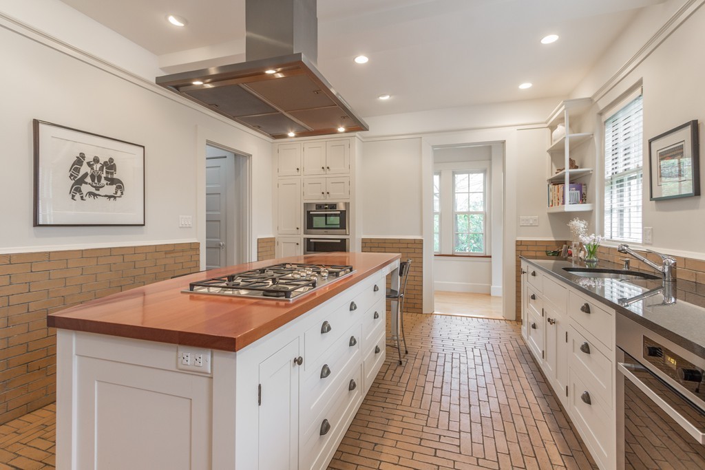 218 Beethoven Avenue Waban, MA 02468 - Photo 4 of 30