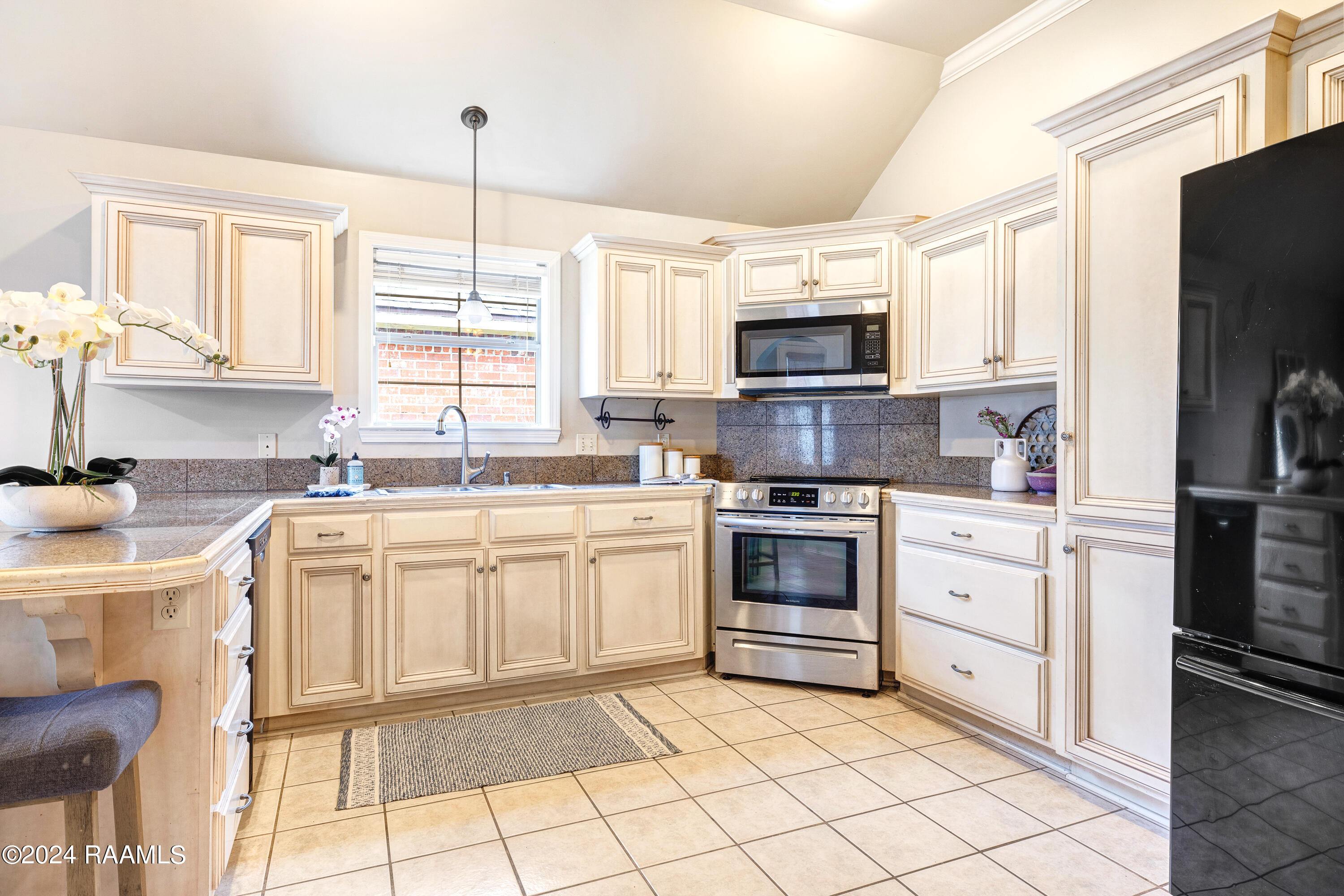 2108 Bonin Road Youngsville, LA 70592 - Photo 6 of 24 Kitchen