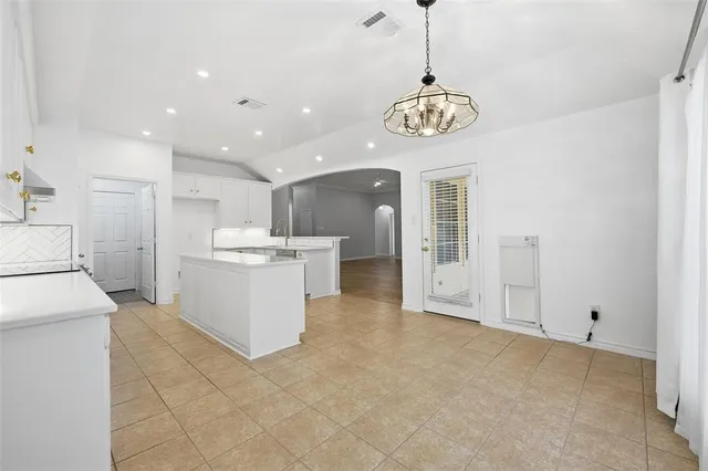 $2,500 | 835 Evergreen Lane, Burleson, TX 76028