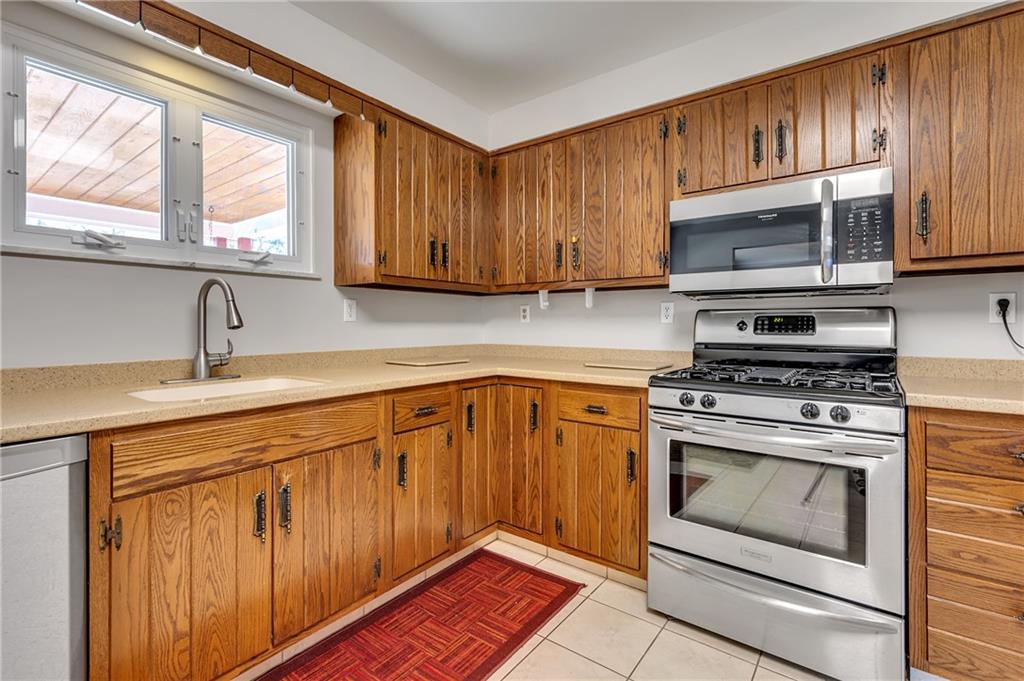 418 Hemlock Road Trafford, PA 15085 - Photo 7 of 25 Gallery Image 7