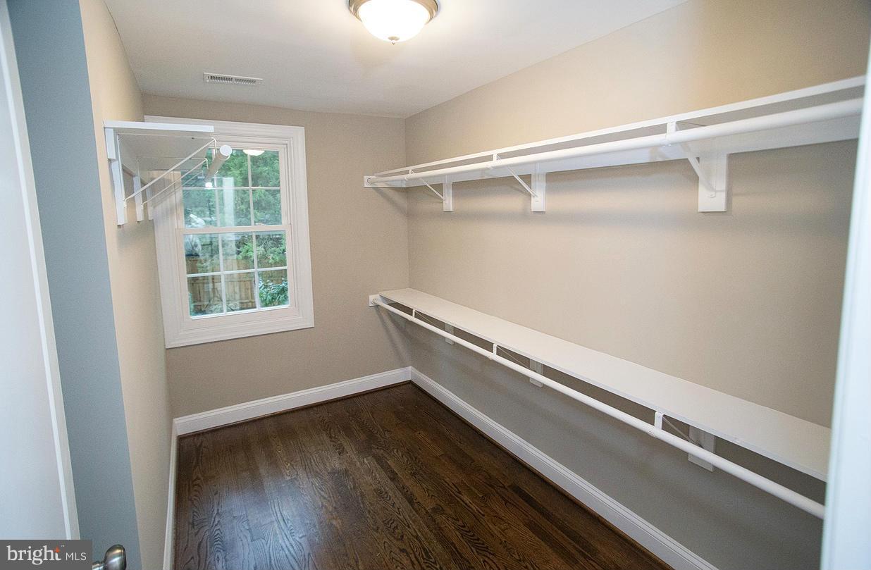 6014 Fort Hunt Road Alexandria, VA 22307 - Photo 17 of 30 Bedroom (Master)