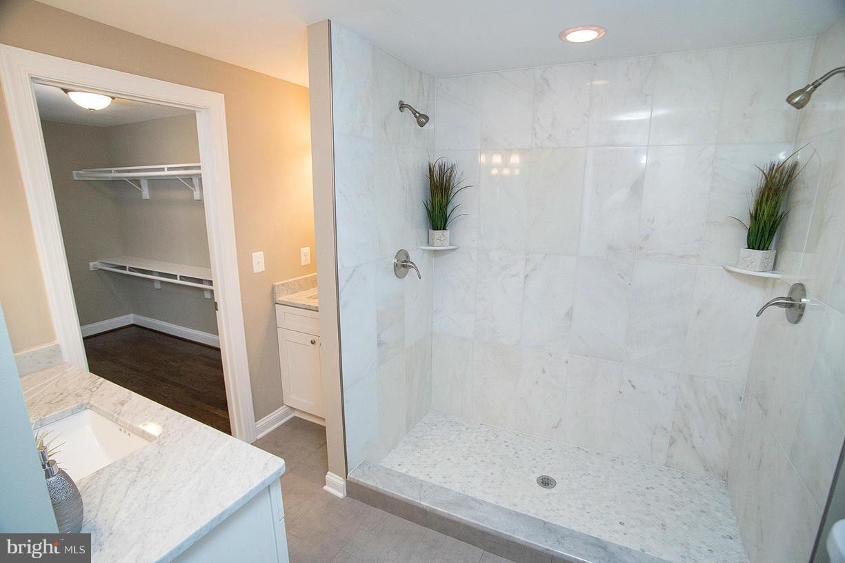 6014 Fort Hunt Road Alexandria, VA 22307 - Photo 18 of 30 Bath (Master)