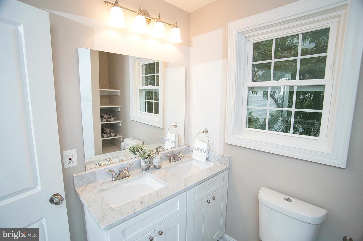 6014 Fort Hunt Road Alexandria, VA 22307 - Photo 23 of 30 Bath