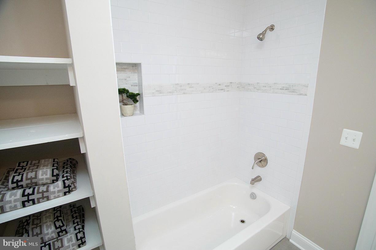 6014 Fort Hunt Road Alexandria, VA 22307 - Photo 24 of 30 Bath