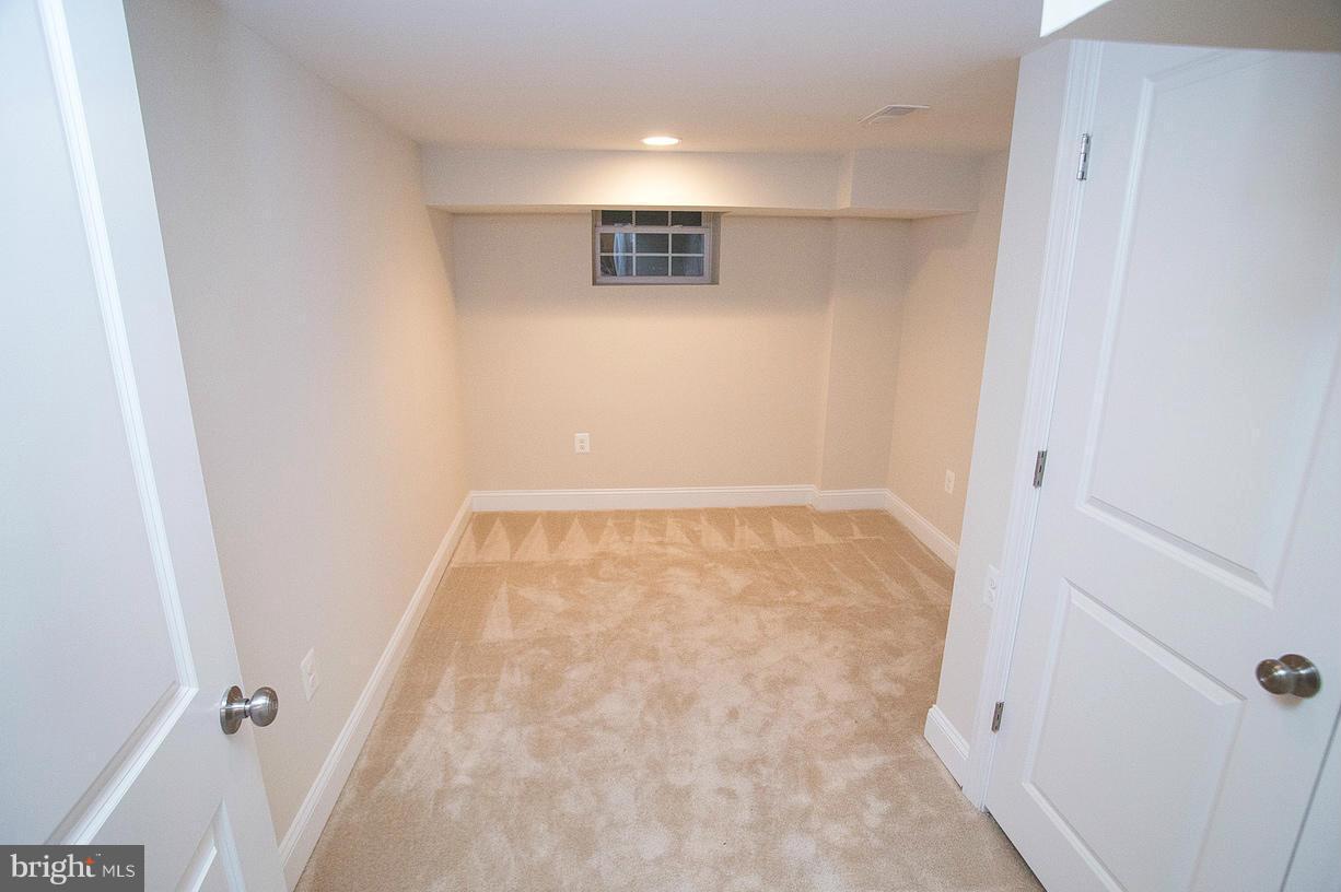6014 Fort Hunt Road Alexandria, VA 22307 - Photo 27 of 30 Bedroom