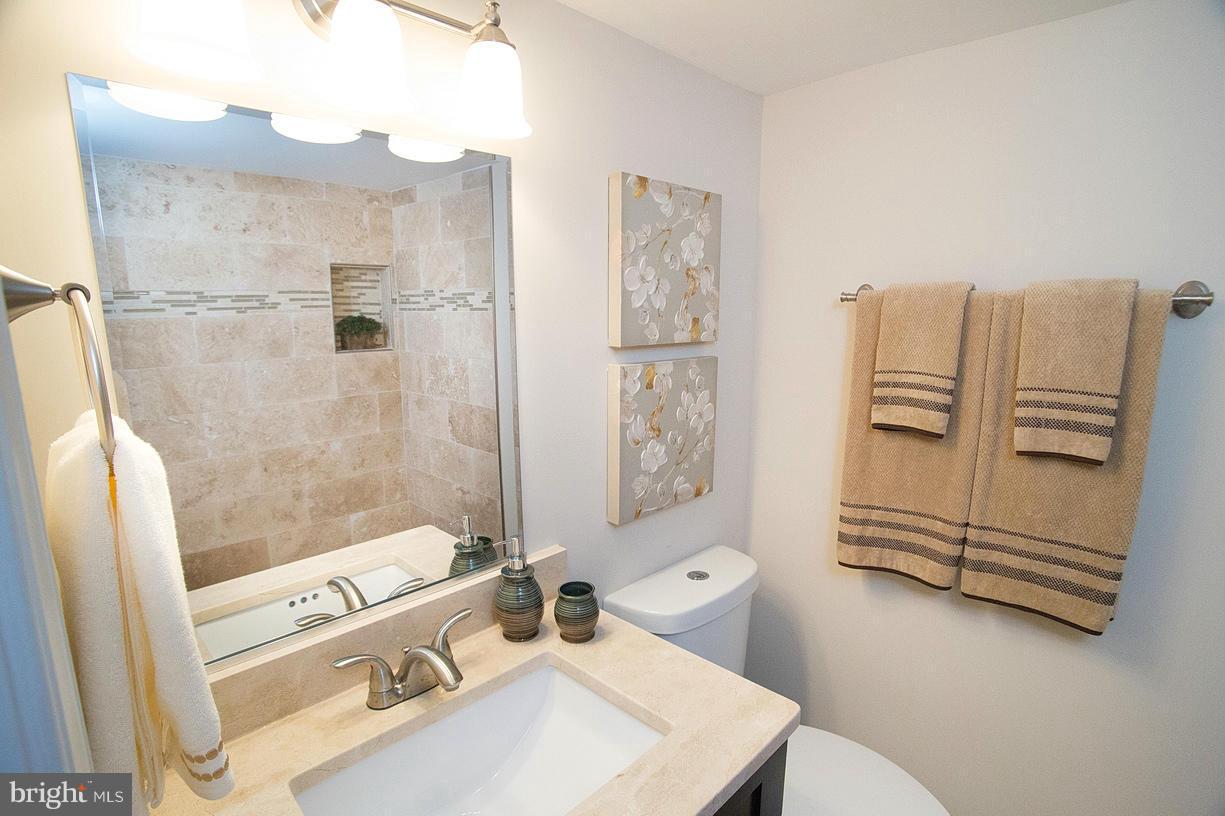 6014 Fort Hunt Road Alexandria, VA 22307 - Photo 28 of 30 Bath