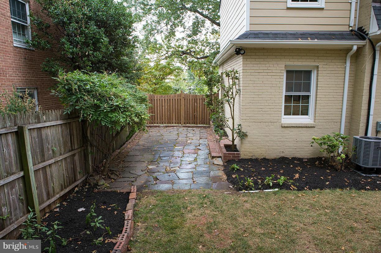 6014 Fort Hunt Road Alexandria, VA 22307 - Photo 3 of 30 Exterior (General)