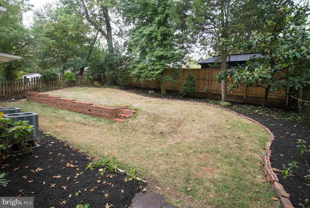 6014 Fort Hunt Road Alexandria, VA 22307 - Photo 4 of 30 Exterior (Rear)