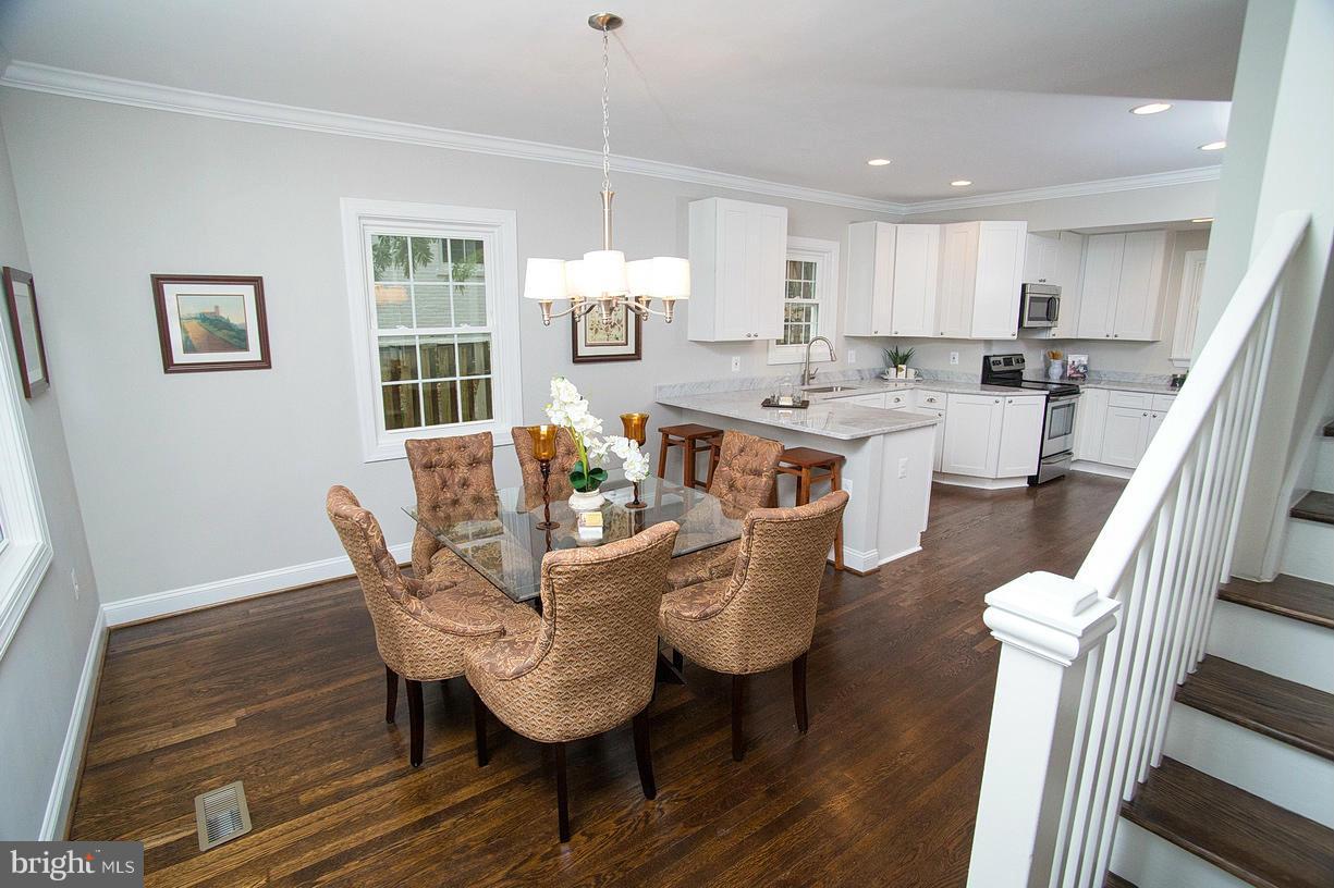 6014 Fort Hunt Road Alexandria, VA 22307 - Photo 5 of 30 Dining Room