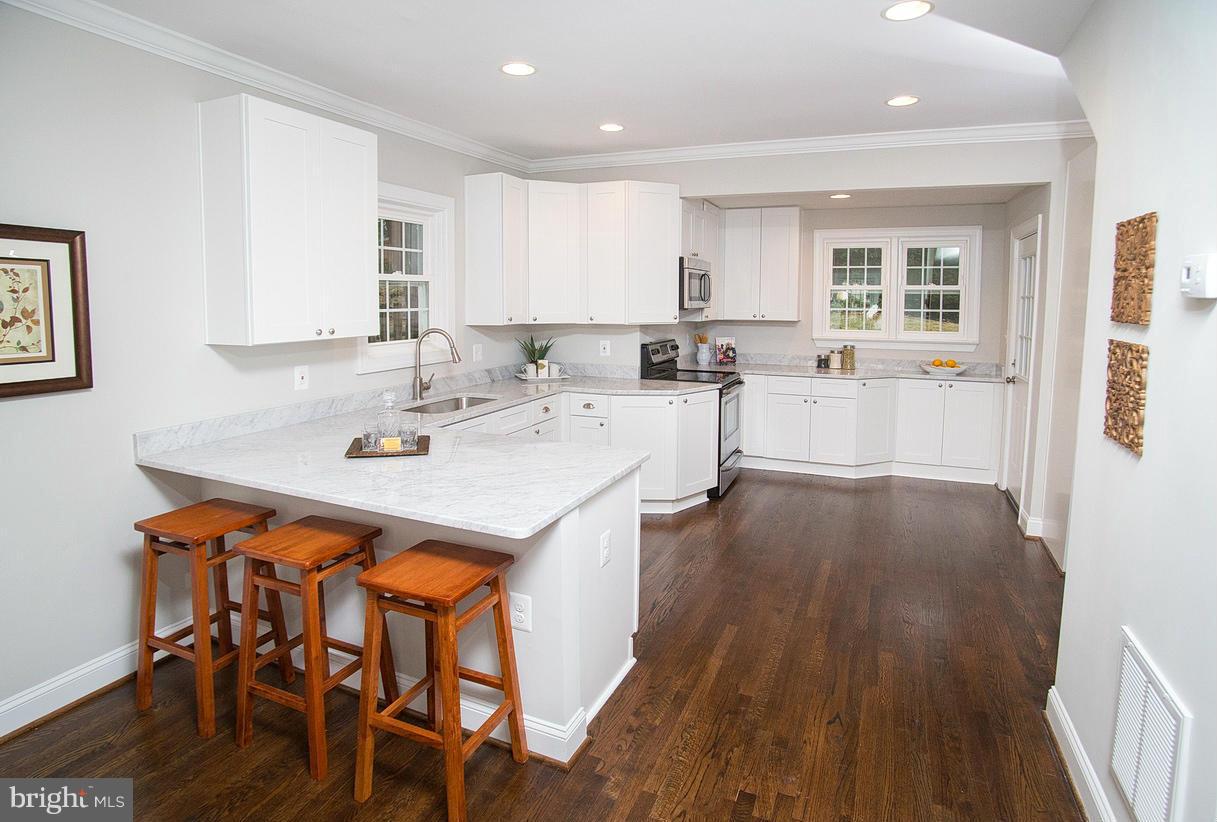 6014 Fort Hunt Road Alexandria, VA 22307 - Photo 7 of 30 Kitchen