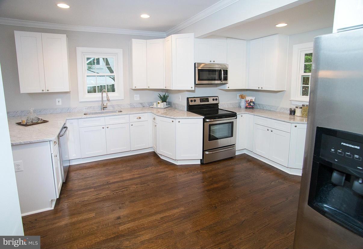 6014 Fort Hunt Road Alexandria, VA 22307 - Photo 8 of 30 Kitchen