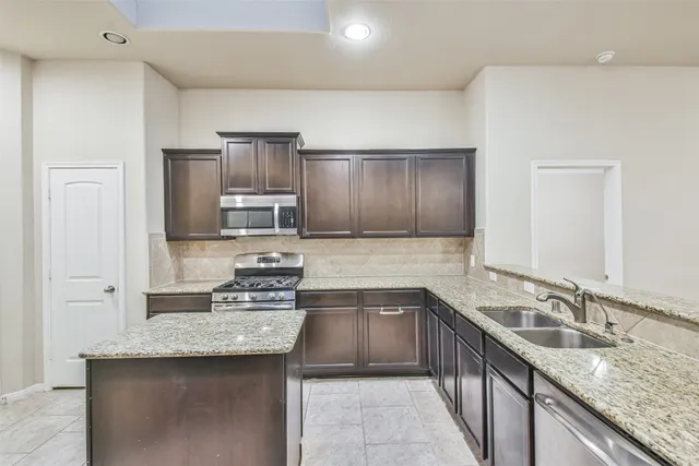 $1,950 | 8802 Adrienne Drive, Tomball, TX 77375