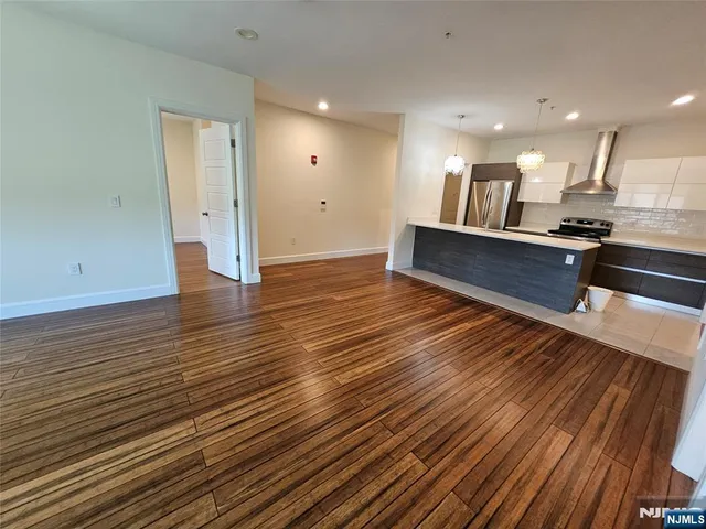 $3,200 | 125 West Central Boulevard, Unit 306, Palisades Park, NJ 07650