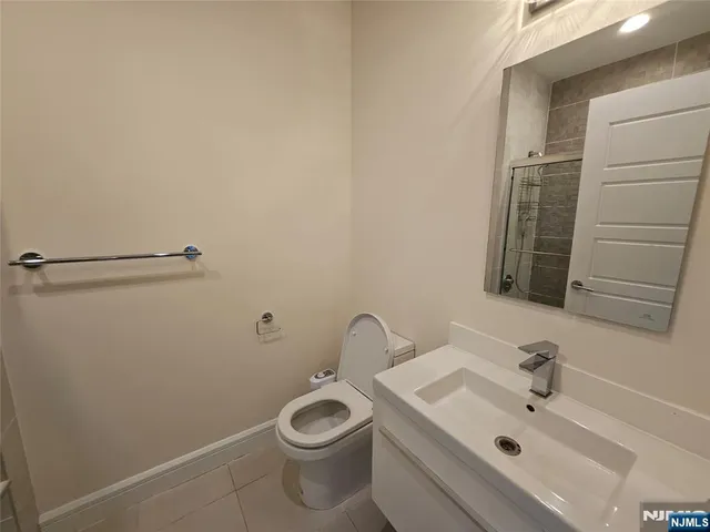 $3,200 | 125 West Central Boulevard, Unit 306, Palisades Park, NJ 07650