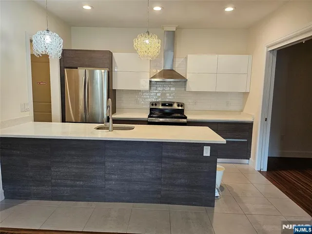$3,200 | 125 West Central Boulevard, Unit 306, Palisades Park, NJ 07650