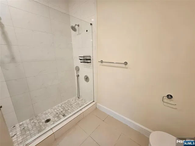 $3,200 | 125 West Central Boulevard, Unit 306, Palisades Park, NJ 07650