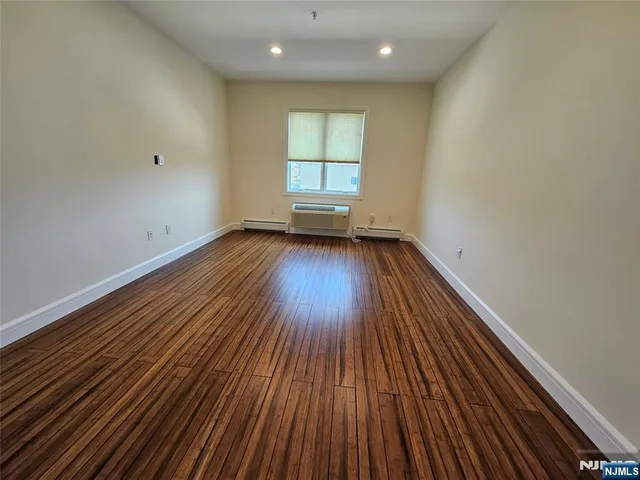 $3,200 | 125 West Central Boulevard, Unit 306, Palisades Park, NJ 07650