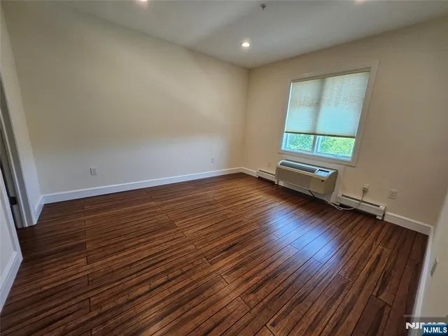 $3,200 | 125 West Central Boulevard, Unit 306, Palisades Park, NJ 07650