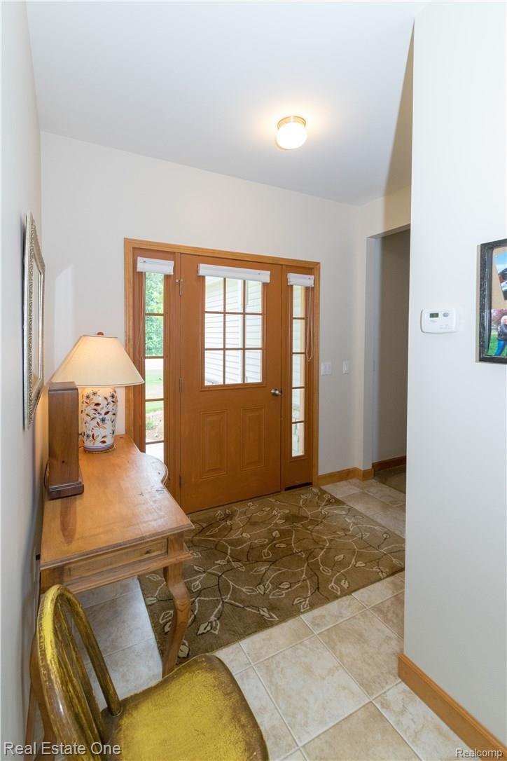 871 Heights Road Lake Orion, MI 48362 - Photo 7 of 38 Entry way and foyer