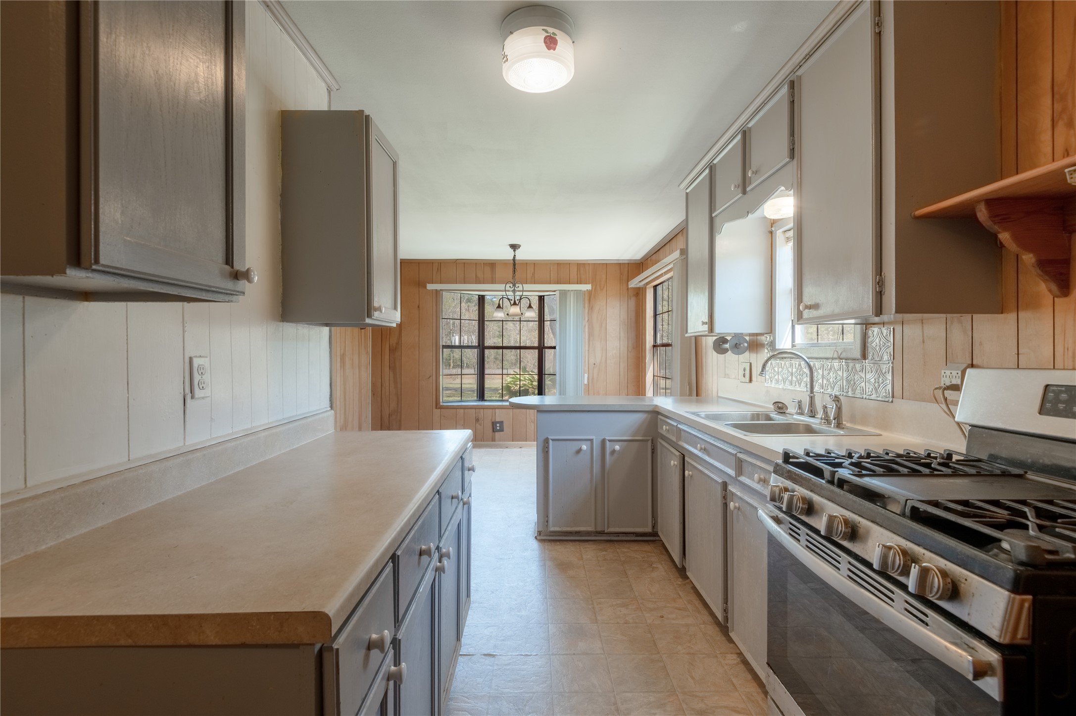 2792 Highway 287 Groveton, TX 75845 - Photo 8 of 25 a kitchen with stainless steel appliances granite countertop a stove a sink and a refrigerator