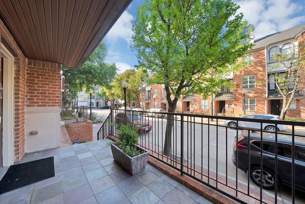 2420 Hugo Street, Unit 3 Dallas, TX 75204 - Photo 4 of 36 a view of a chairs and table in the balcony