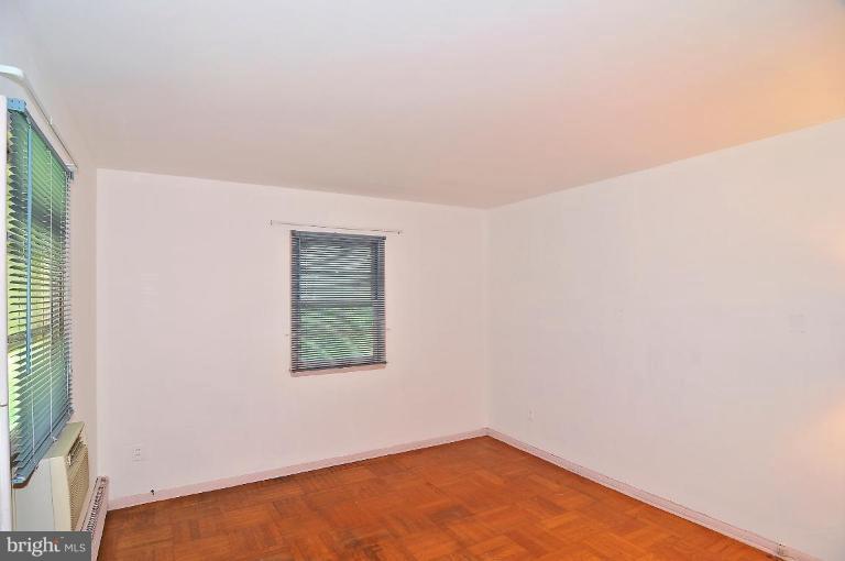 5729 Oakland Road Halethorpe, MD 21227 - Photo 2 of 18 an empty room with a window