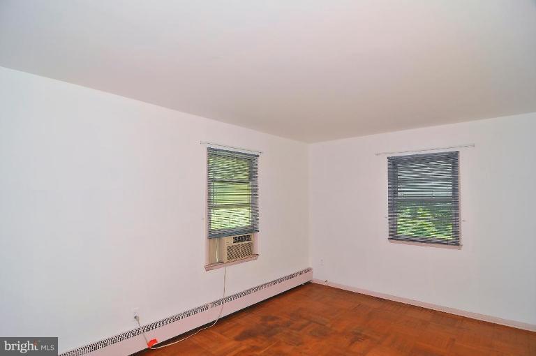 5729 Oakland Road Halethorpe, MD 21227 - Photo 10 of 18 an empty room with a window