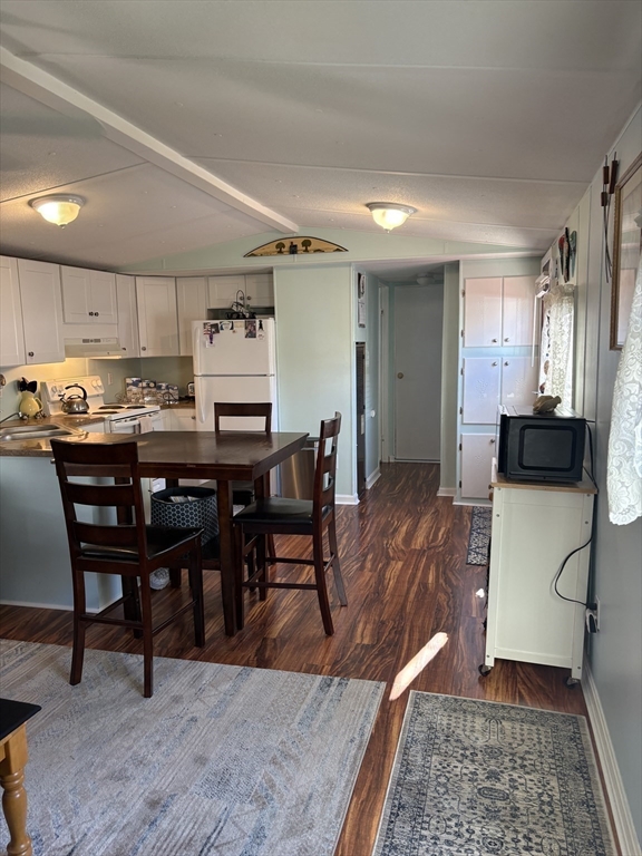 557 Southwest Cutoff, Unit 17 Worcester, MA 01607 - Photo 6 of 19 a view of a dining room with furniture