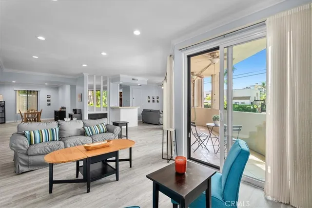 $695,000 | 5216 Yarmouth Avenue, Unit 106, Encino, CA 91316