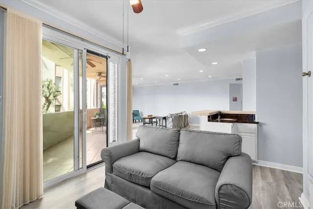 $695,000 | 5216 Yarmouth Avenue, Unit 106, Encino, CA 91316