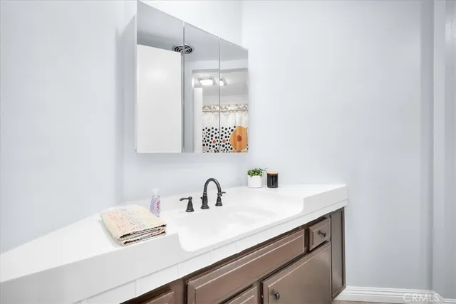 $695,000 | 5216 Yarmouth Avenue, Unit 106, Encino, CA 91316