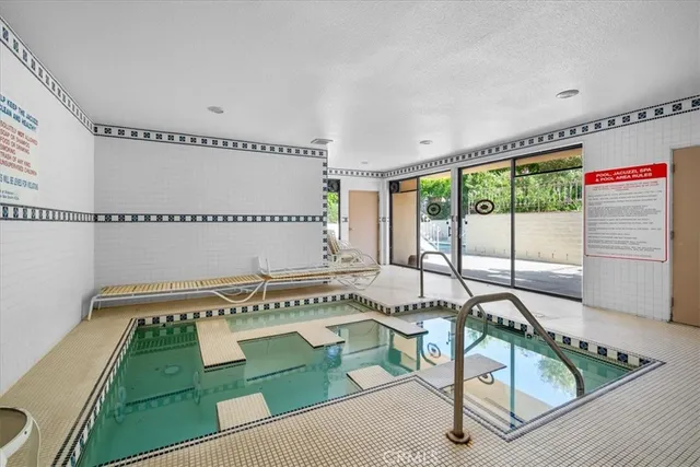 $695,000 | 5216 Yarmouth Avenue, Unit 106, Encino, CA 91316