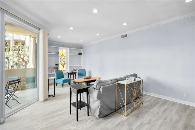 $695,000 | 5216 Yarmouth Avenue, Unit 106, Encino, CA 91316