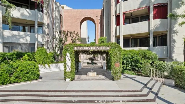 $695,000 | 5216 Yarmouth Avenue, Unit 106, Encino, CA 91316