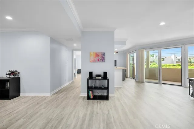 $695,000 | 5216 Yarmouth Avenue, Unit 106, Encino, CA 91316