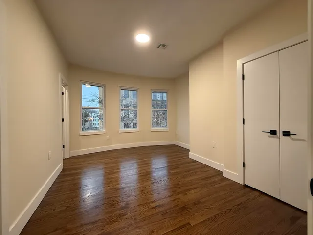 $3,200 | 165 Danforth Avenue, Unit 3, Jersey City, NJ 07305