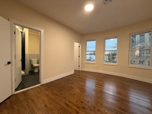 $3,200 | 165 Danforth Avenue, Unit 3, Jersey City, NJ 07305