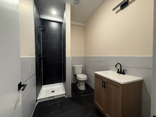 $3,200 | 165 Danforth Avenue, Unit 3, Jersey City, NJ 07305