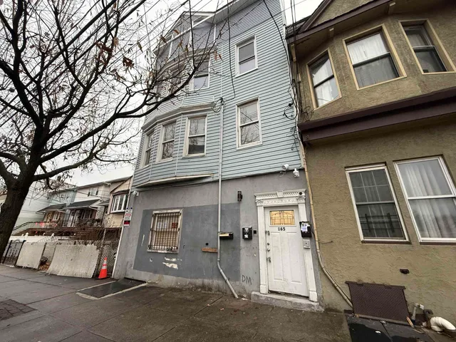 $3,200 | 165 Danforth Avenue, Unit 3, Jersey City, NJ 07305