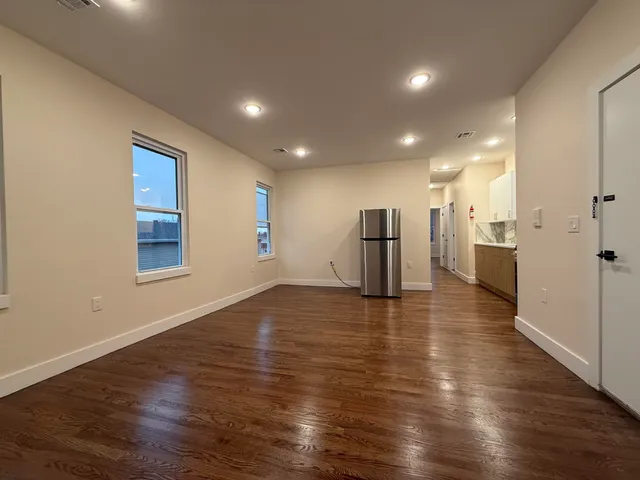 $3,200 | 165 Danforth Avenue, Unit 3, Jersey City, NJ 07305